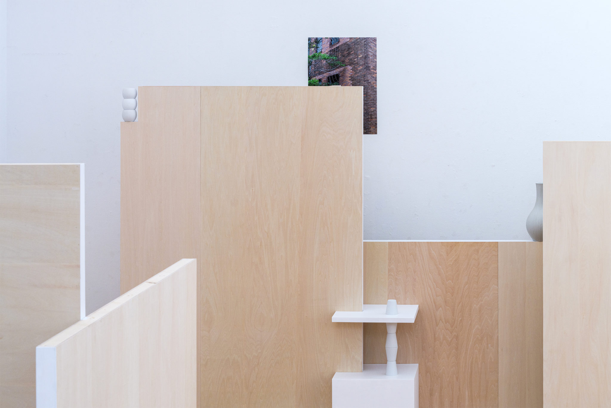 〈共に在ること〉を前提とした〈関係としての場所〉